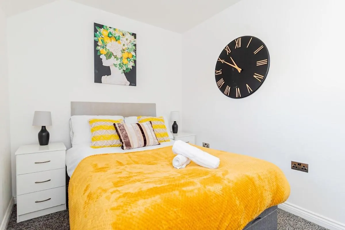 Near Centre, Private Garden, Parking, Netflix, Long Stay Savings 카디프