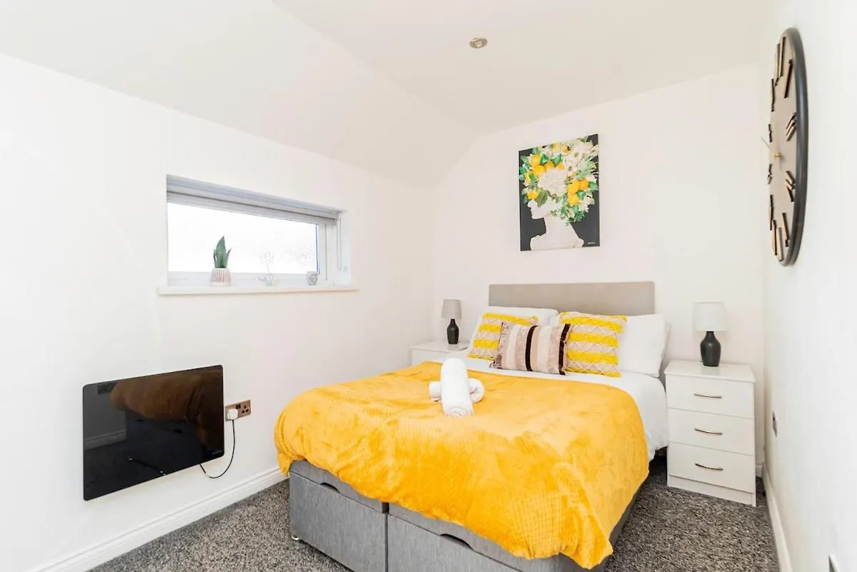Near Centre, Private Garden, Parking, Netflix, Long Stay Savings 카디프 0*,  영국