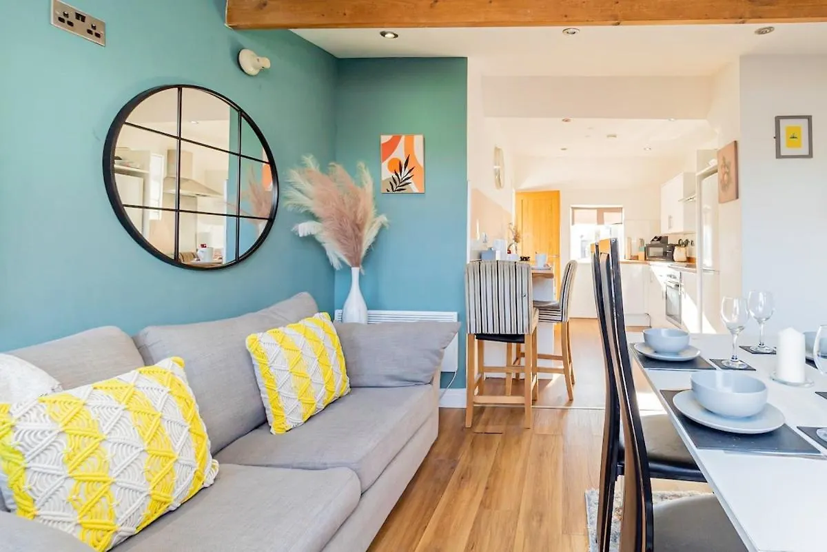 아파트 Near Centre, Private Garden, Parking, Netflix, Long Stay Savings 카디프